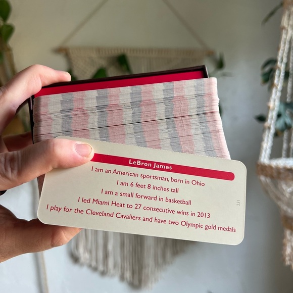 Ridley’s Games Room “Who Am I?” Quiz Game 140 Cards, Party Trivia Guessing Game - Picture 3 of 4